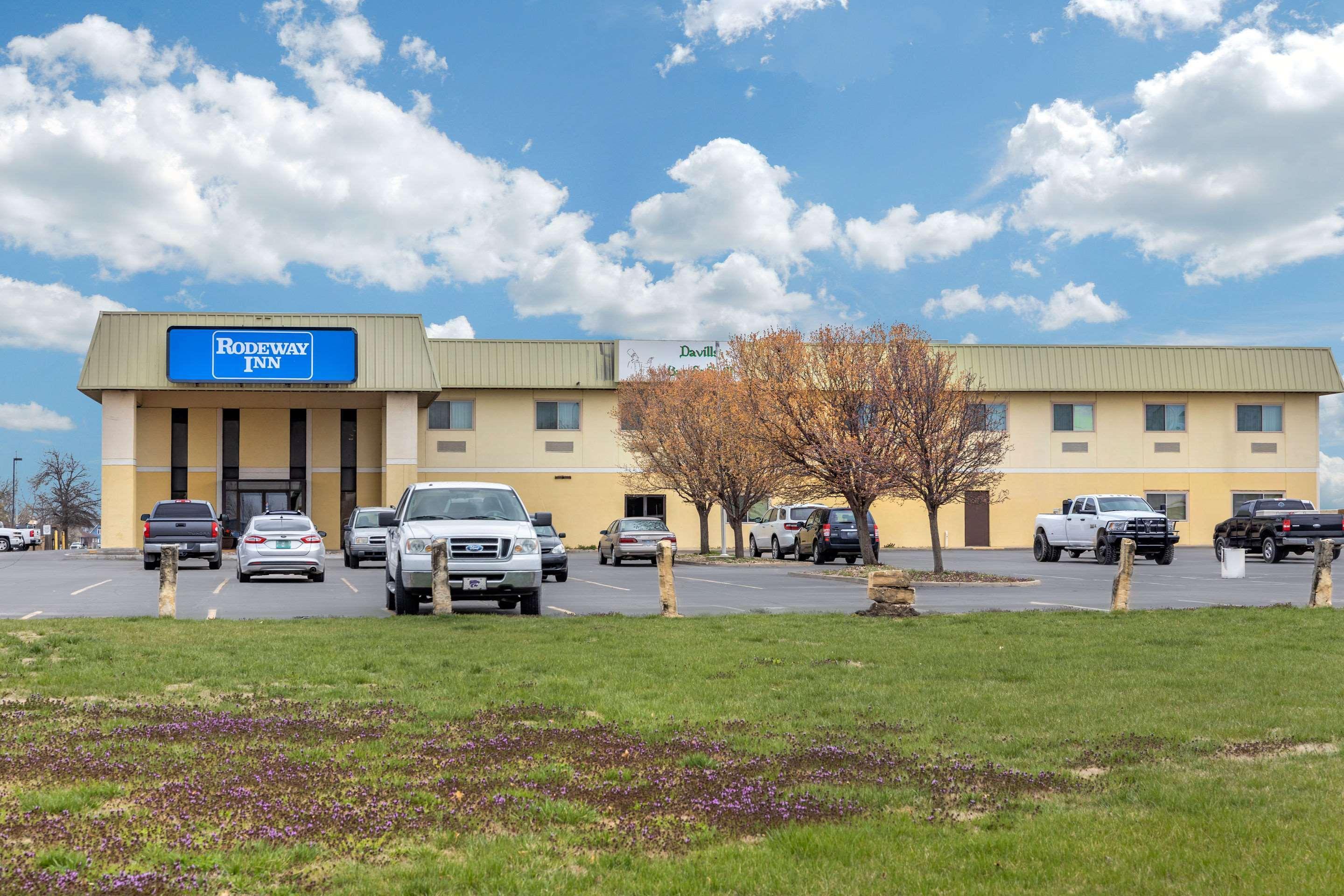 Rodeway Inn South Hutchinson Екстер'єр фото
