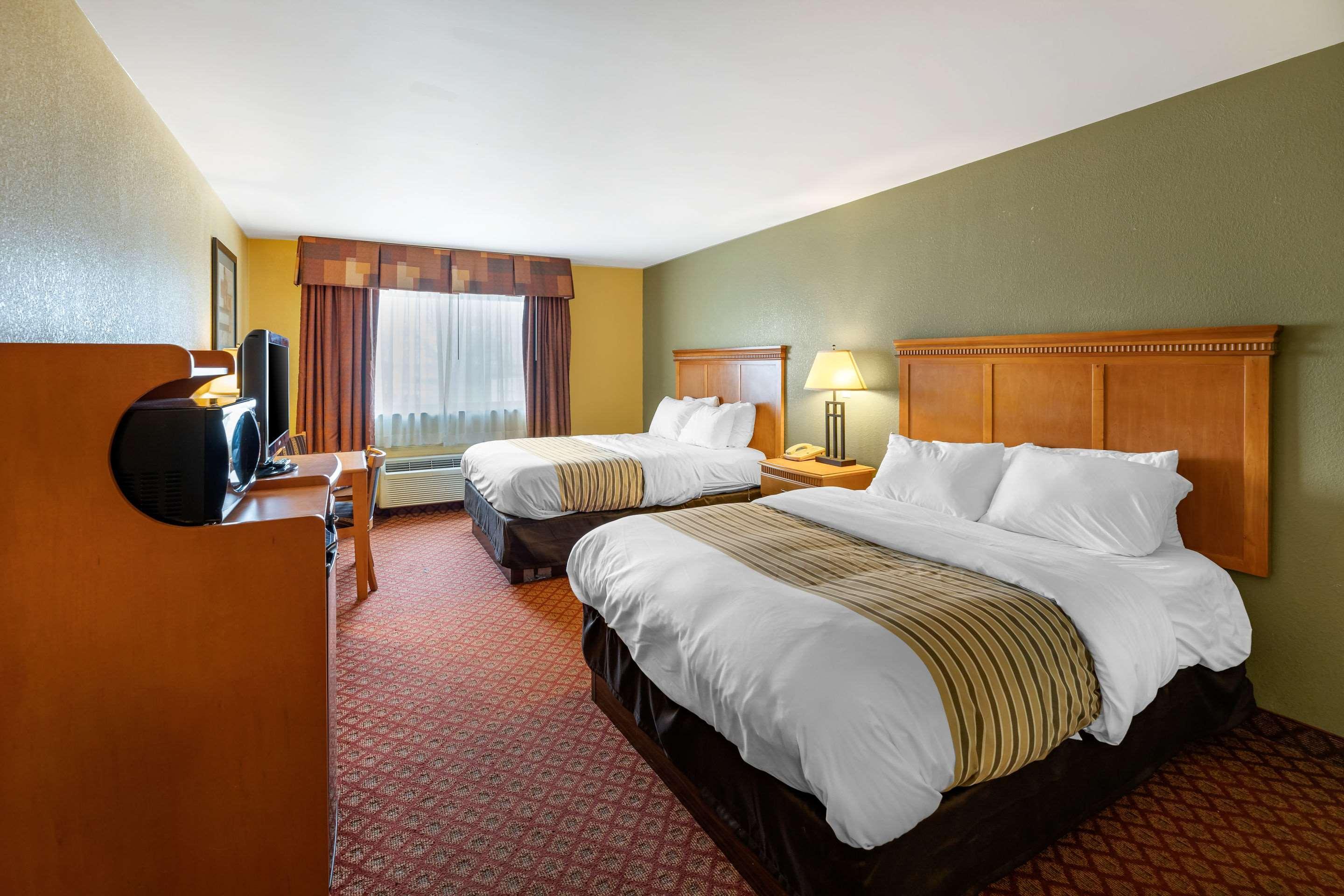 Rodeway Inn South Hutchinson Екстер'єр фото