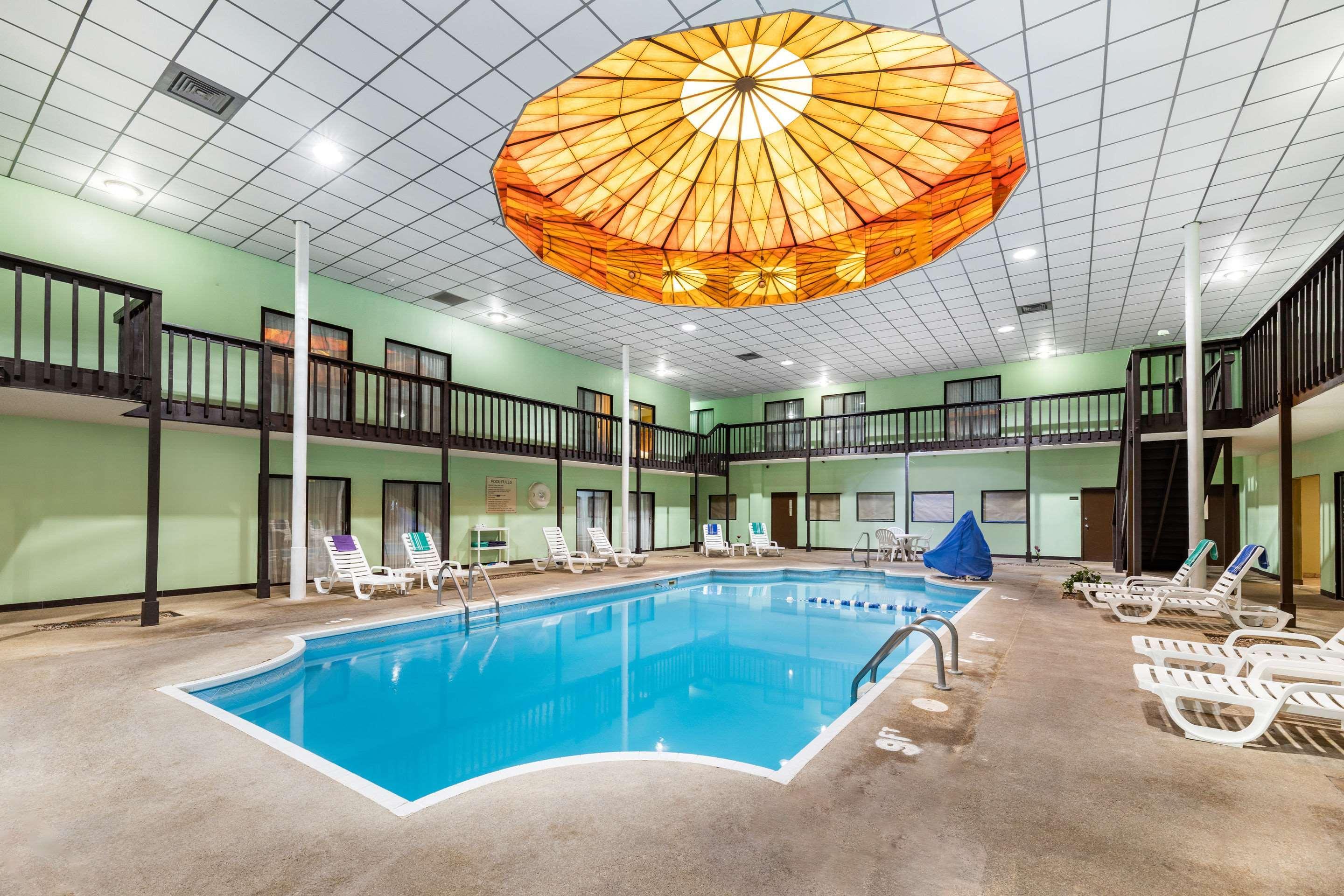 Rodeway Inn South Hutchinson Екстер'єр фото